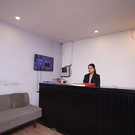 Hotel Mira Residency- Outer Ring Road, Paschim Vihar Delhi  Buitenkant foto