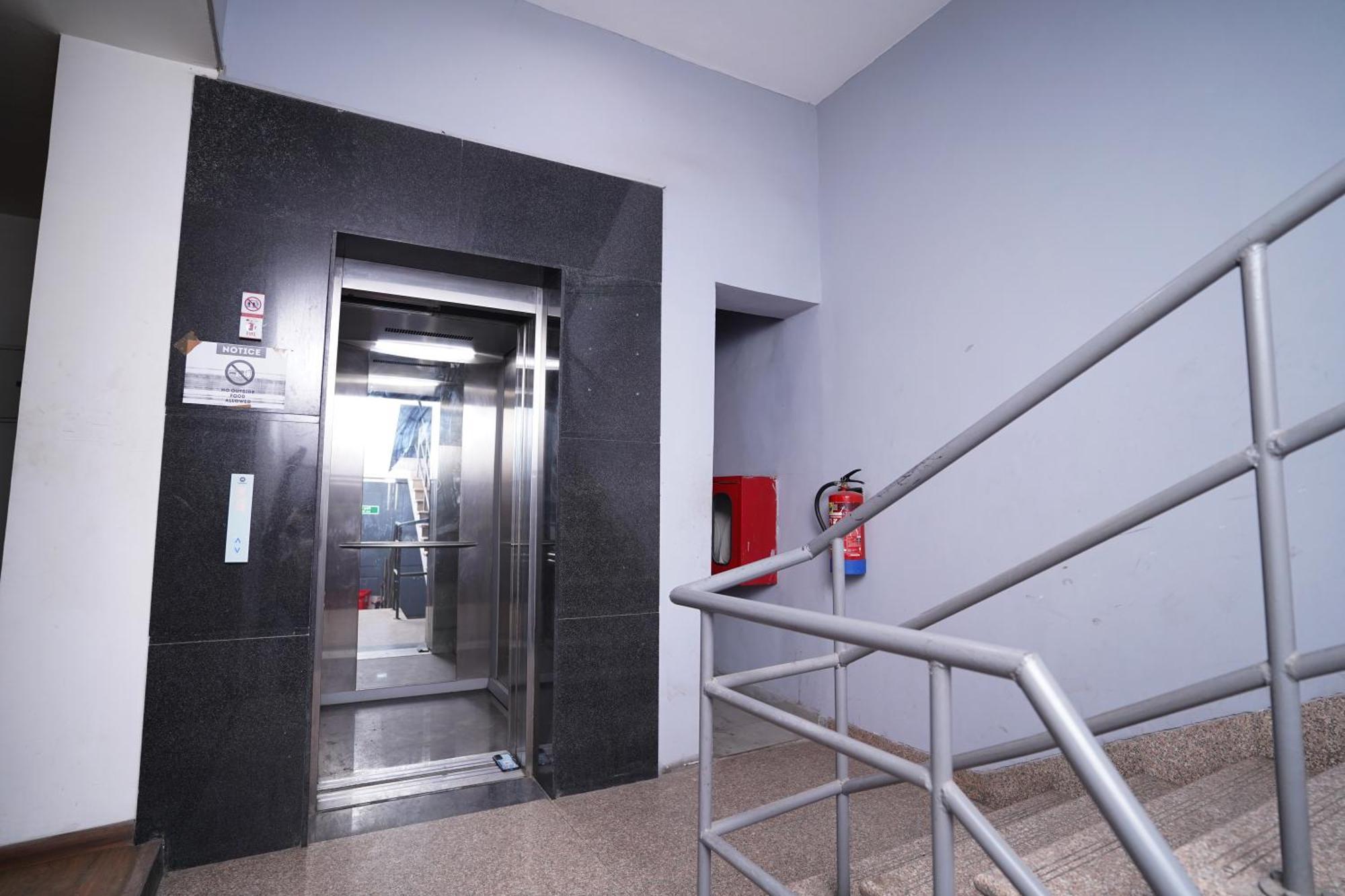 Hotel Mira Residency- Outer Ring Road, Paschim Vihar Delhi  Buitenkant foto