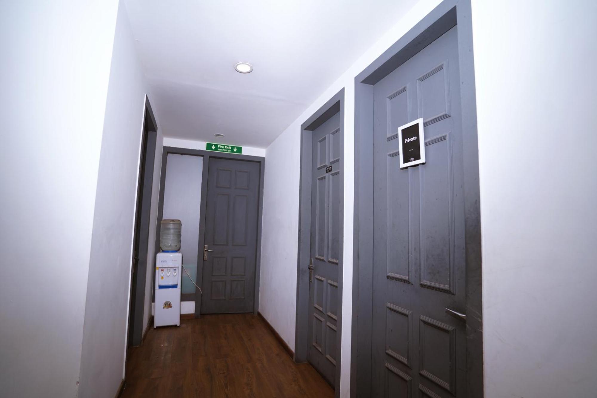 Hotel Mira Residency- Outer Ring Road, Paschim Vihar Delhi  Buitenkant foto