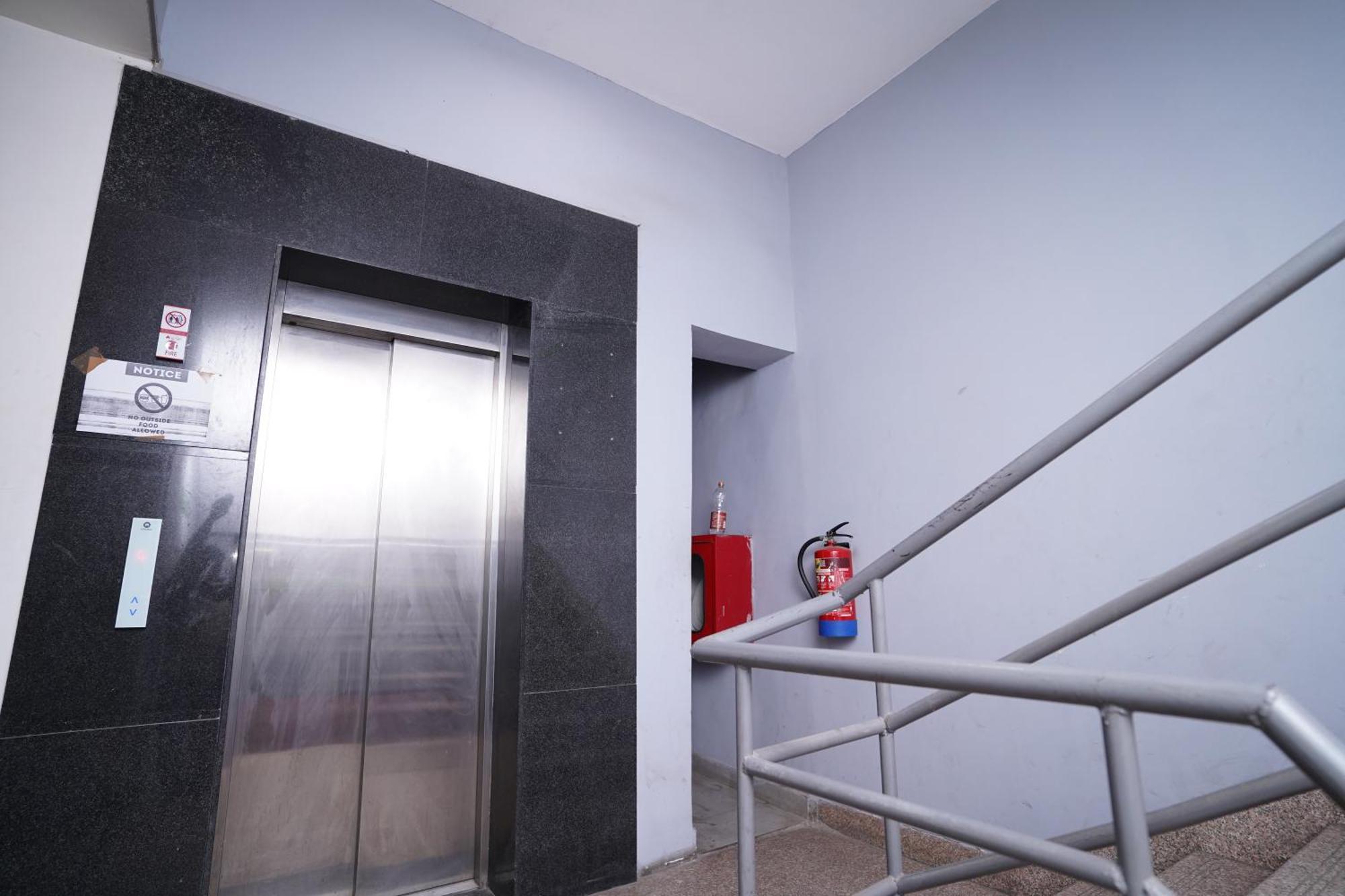 Hotel Mira Residency- Outer Ring Road, Paschim Vihar Delhi  Buitenkant foto